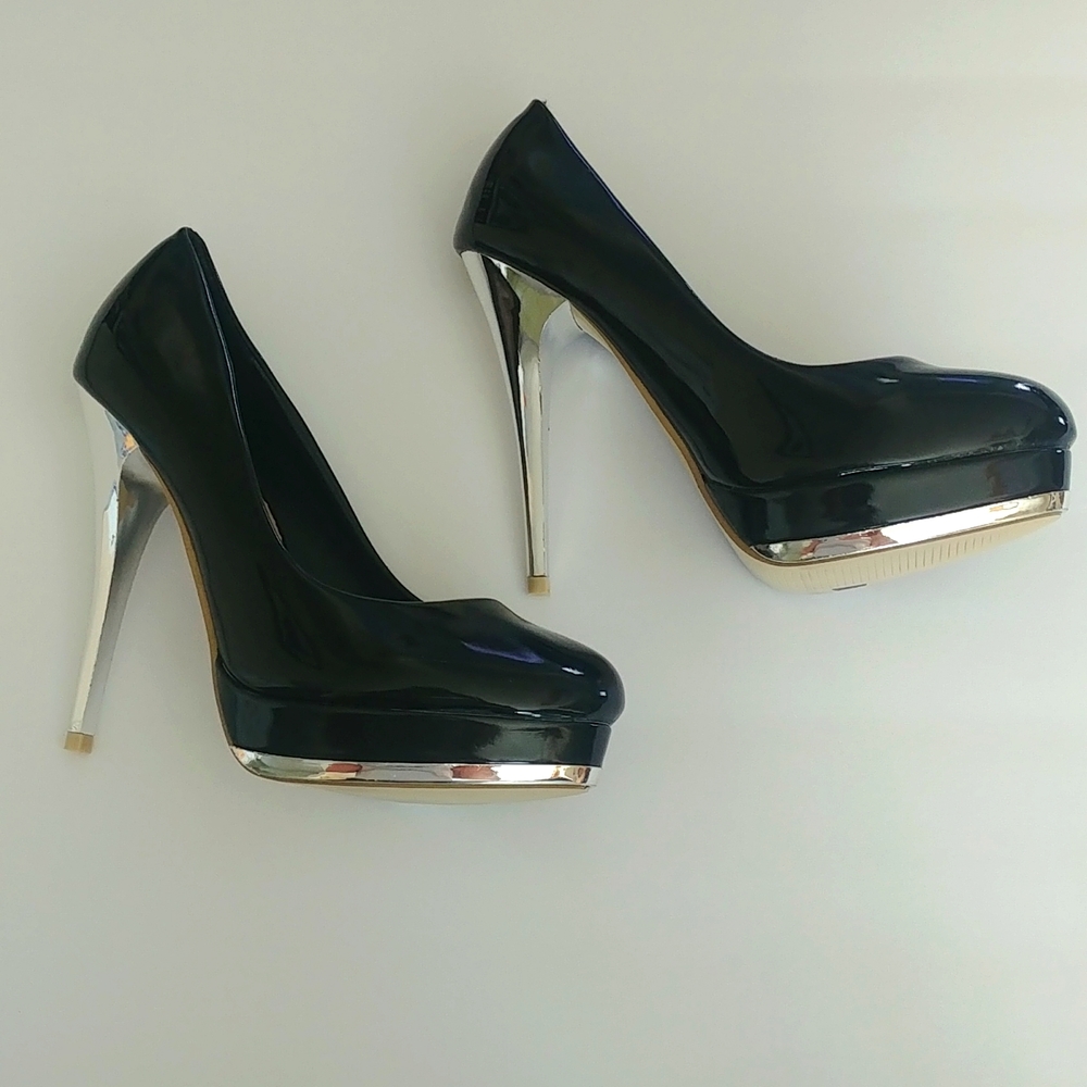 NWT Suzy Shier 5 Inches Heels